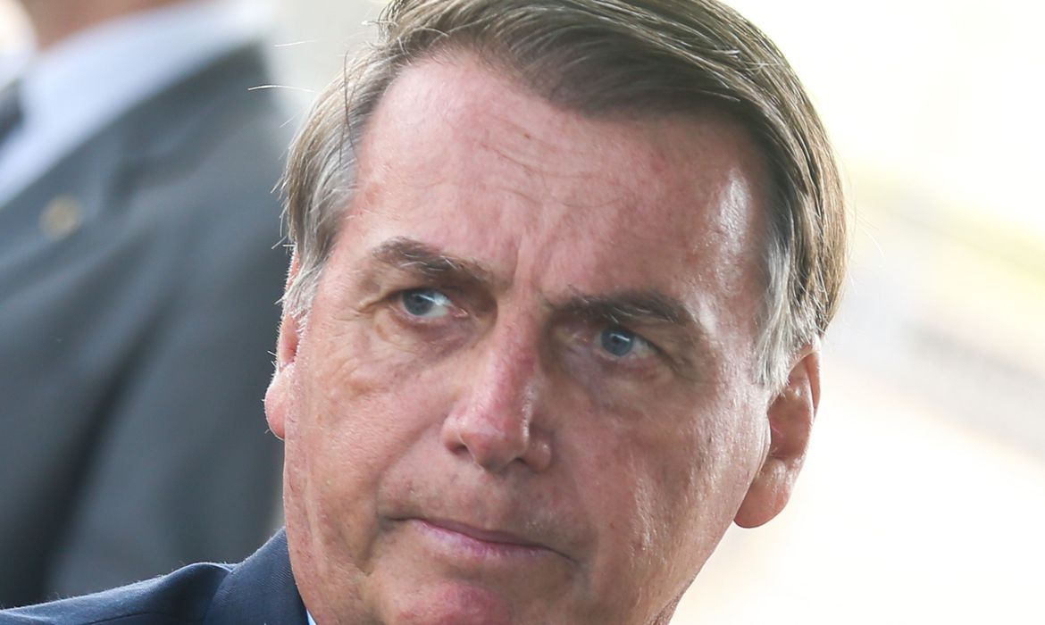 Bolsonaro retira competências do ministro da Economia sobre orçamento