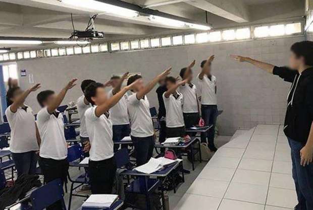 Adolescentes são suspensos após fazerem saudação nazista em escola