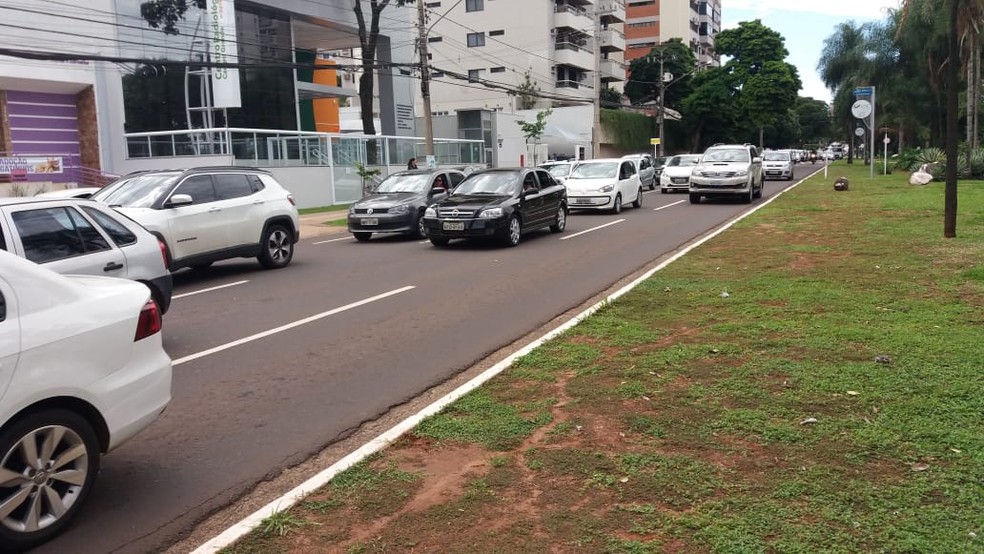 Campo Grande, avenida Afonso Pena é bloqueada pela Prefeitura.