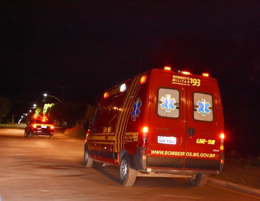 Bombeiros socorrem casal com ferimentos por arma de fogo na Capital