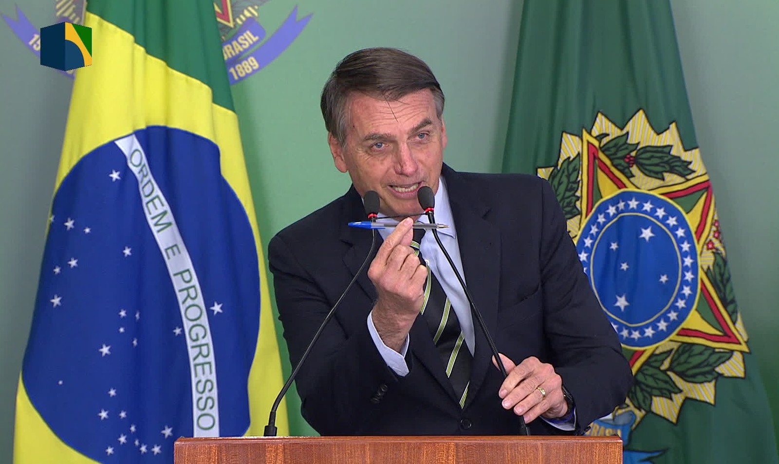 Decreto de Bolsonaro amplia lista de serviços que podem funcionar