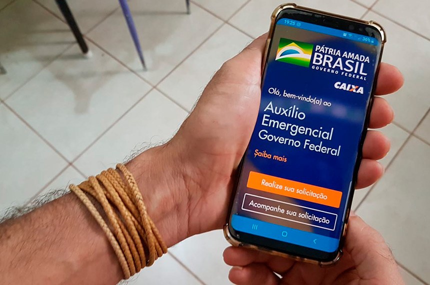 Senadores condenam intenção do governo de reduzir auxílio emergencial 