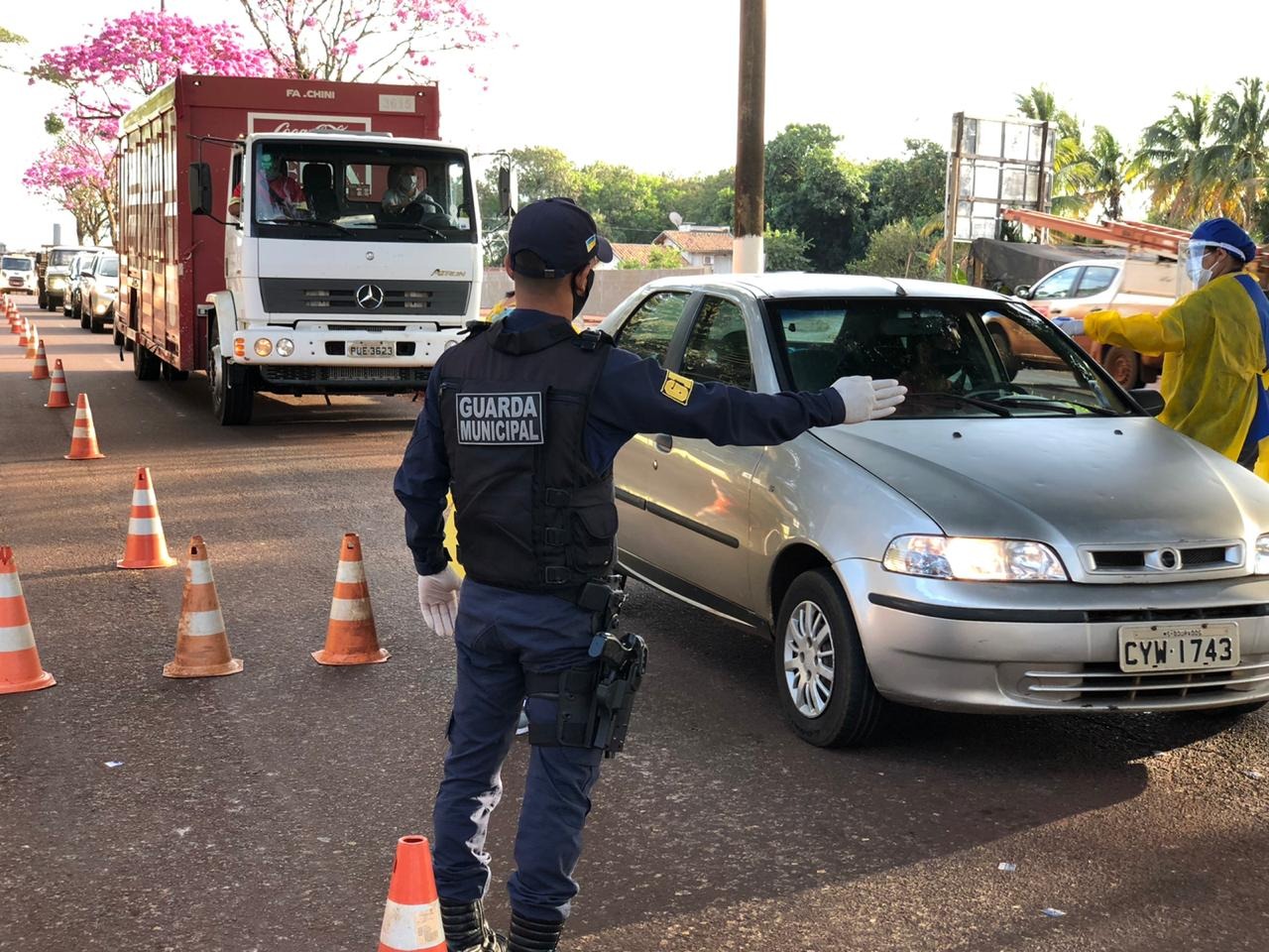 Guarda municipal fiscaliza toque de recolher em Dourados 