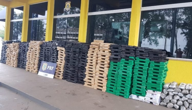 Caminhonete de mudança estava com 1,2 toneladas de maconha 