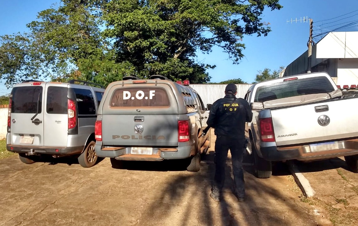 Dois veículos furtados foram recuperados 