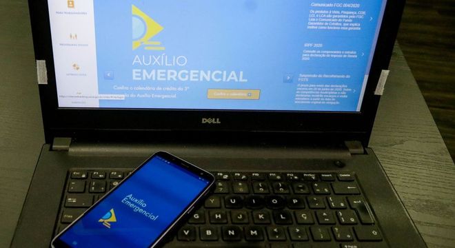 Beneficiários do auxílio emergencial recebem mais uma parcela hoje 