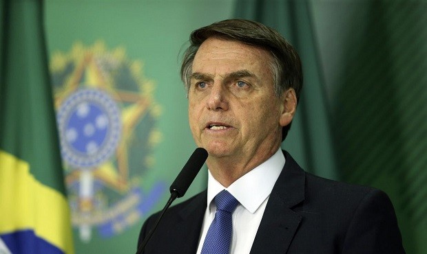 AO VIVO: Bolsonaro libera recurso para vacina contra o coronavírus