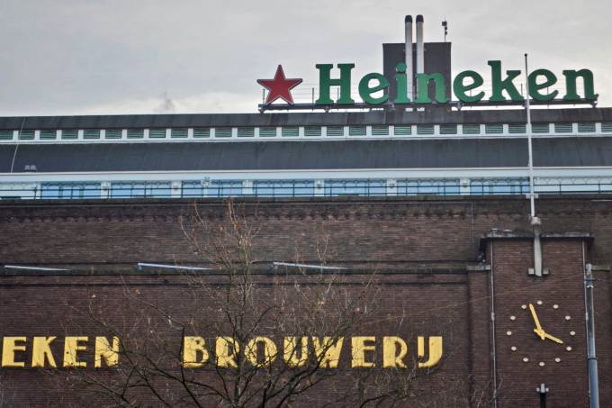 Pressão da matriz na Holanda faz Heineken subir preço no Brasil 