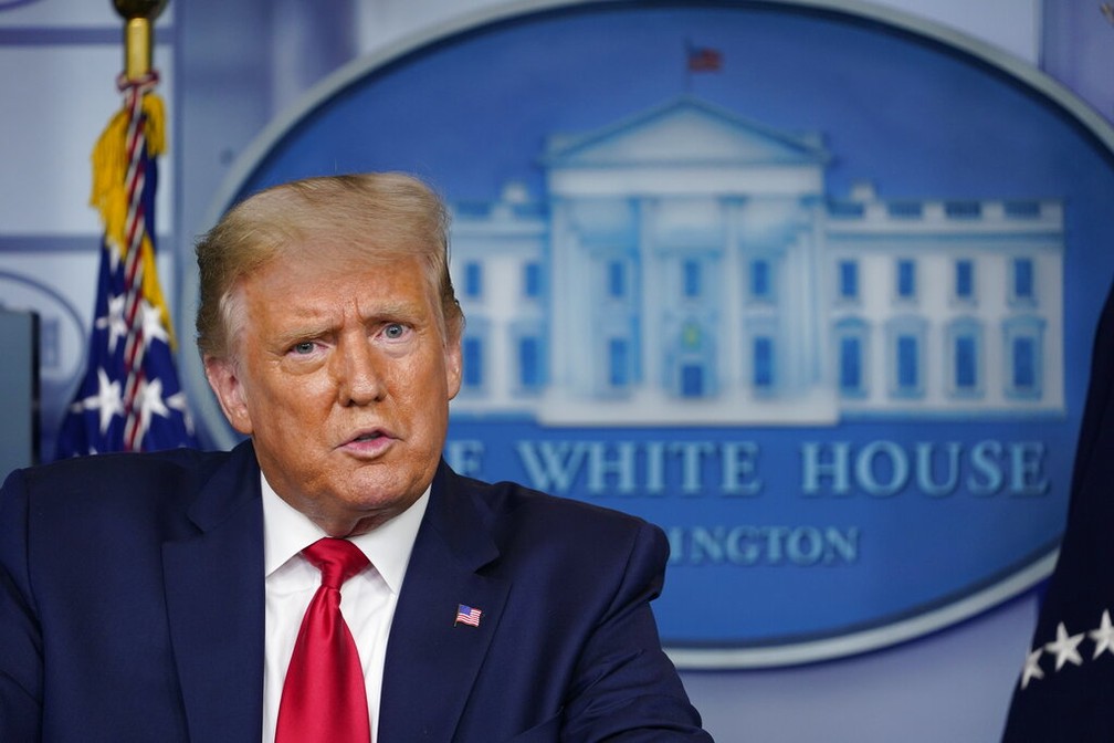 Ex-modelo acusa Trump de abuso sexual