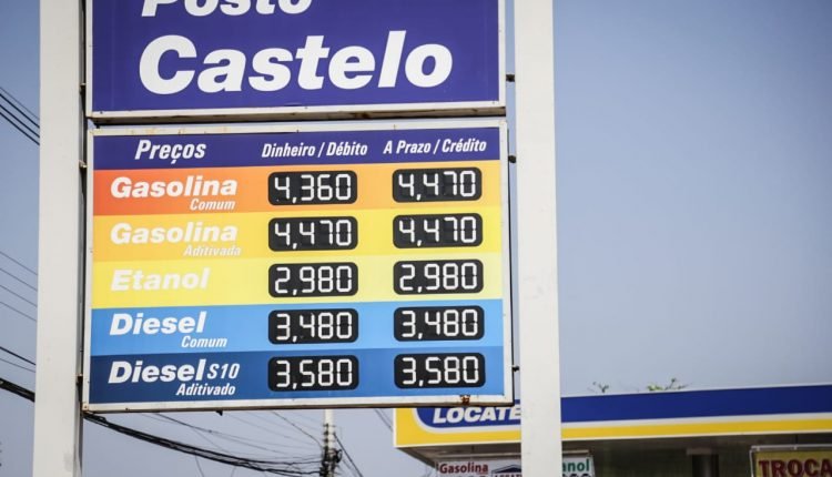 Gasolina tem aumento, mas ainda pode ser encontrada por R$ 4,36 em Campo Grande