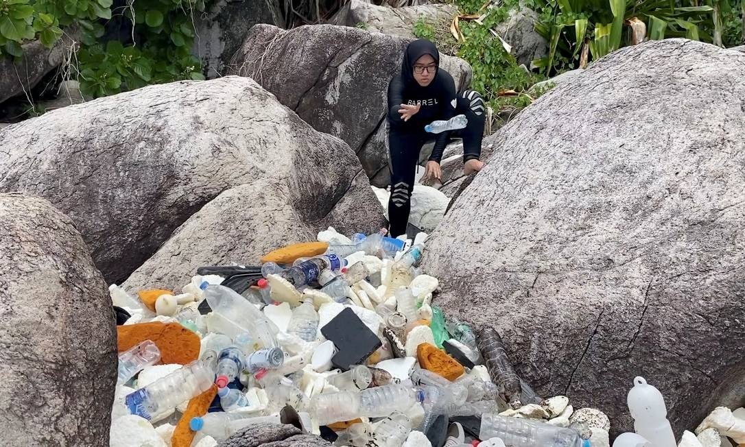 Nos EUA cientistas criam supenzima capaz de destruir plásticos PETs