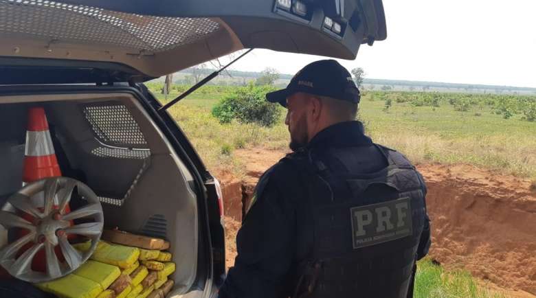 Maconha é encontrada dentro de vala por policiais 