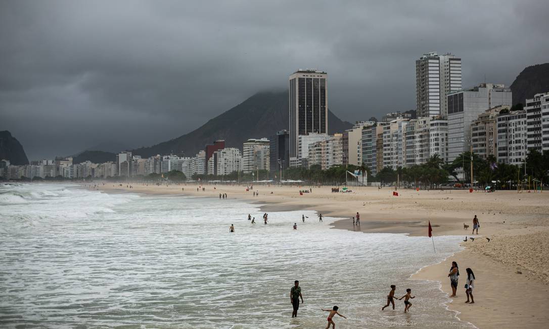Covid-19 cresce no inverno e diminui no verão 