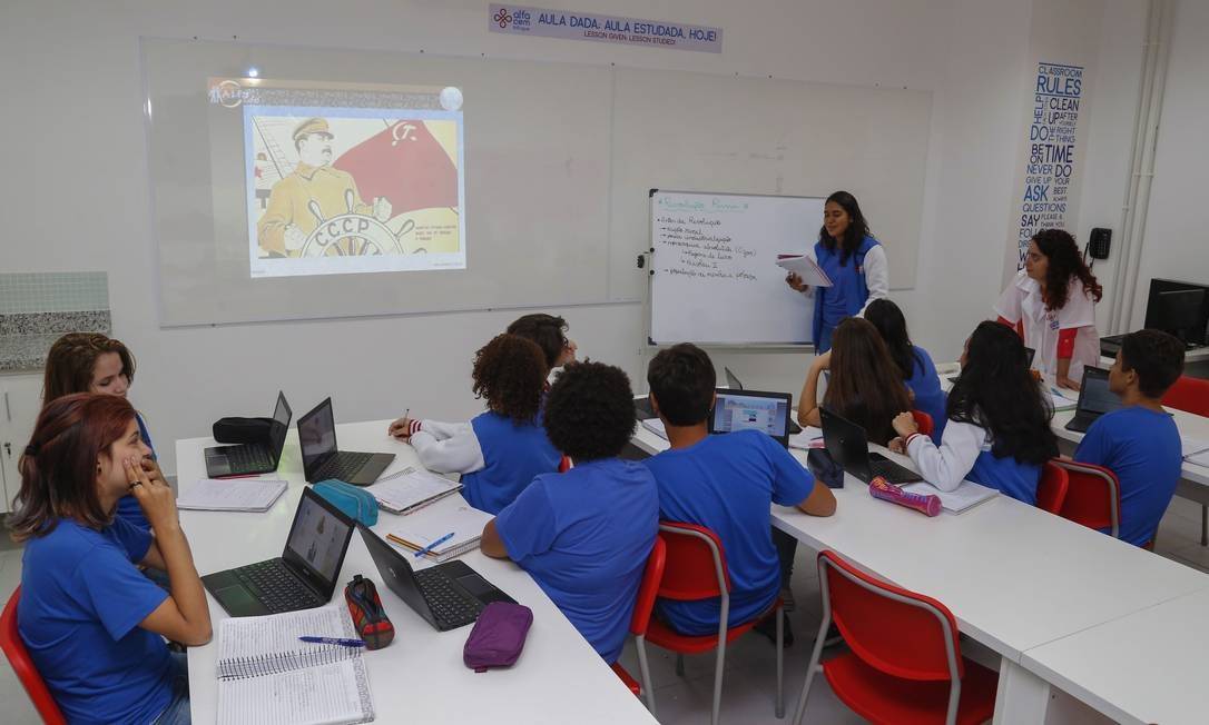 São 12 escolas do RJ que tem casos de covid-19