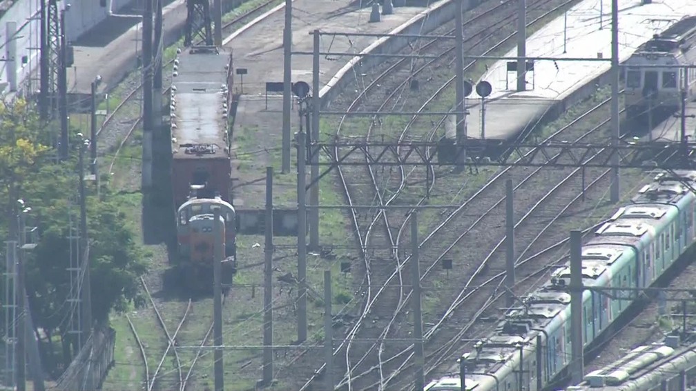 No RJ criminosos sequestram trem 