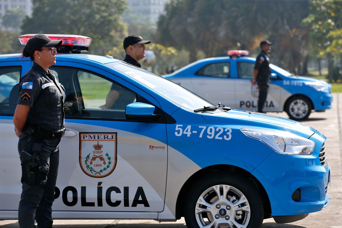 Polícia do RJ recebe várias denúncias de barricada do crime 
