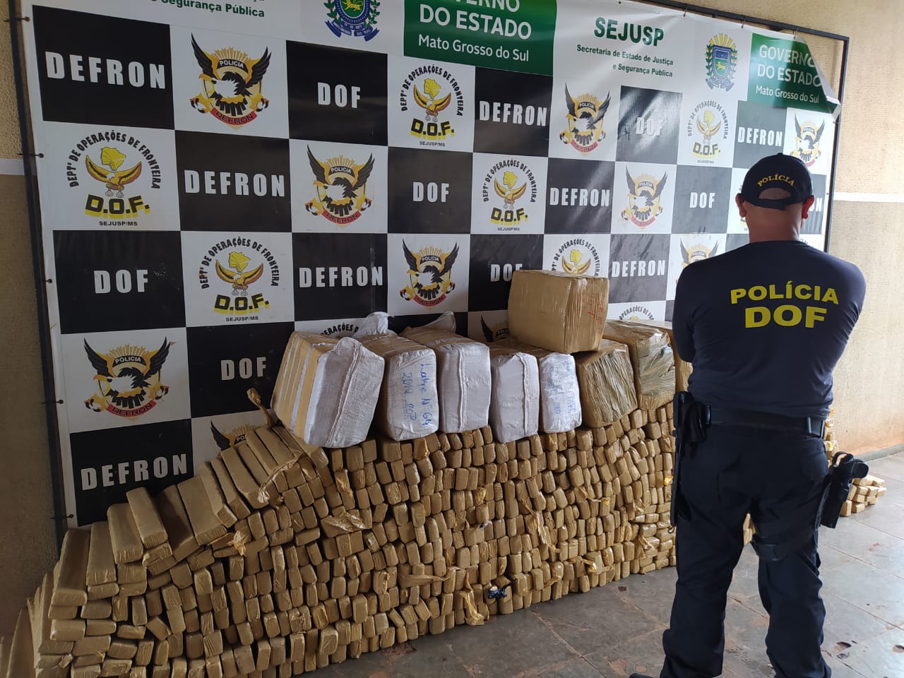 Camionete carregada com mais de uma tonelada de maconha é apreendida pelo DOF