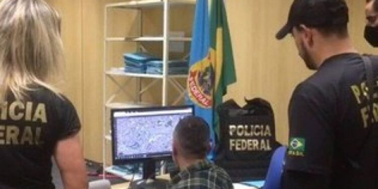 Policiais estão desarticulando um esquema de pornografia infantil 
