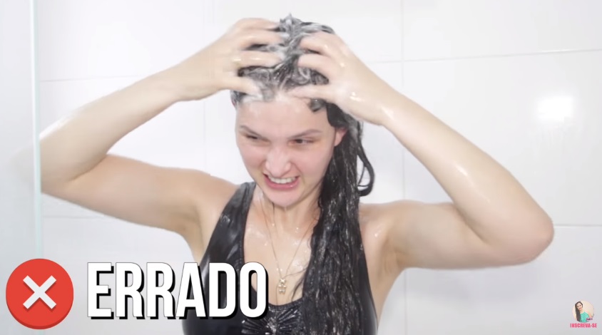 Erros que muitos cometem na hora de lavar o cabelo 