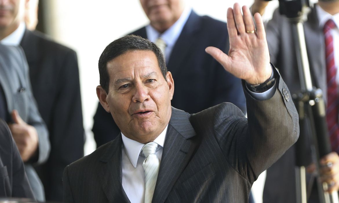 Mourão está pensando em fim do voto obrigatório 