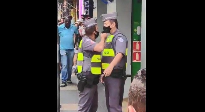 Policiais brigam nas ruas de São Paulo 