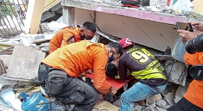 Na Indonésia terremoto deixa 34 mortos 