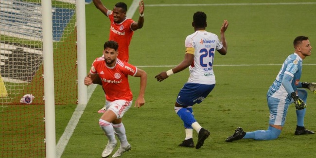 Internacional vence o Fortaleza e fica a um ponto de diferença do líder São Paulo