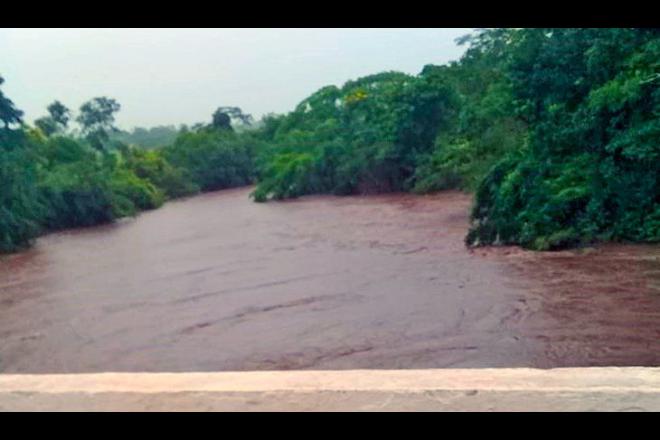 Em Bonito rio transborda e está em estado de alerta para inundações 