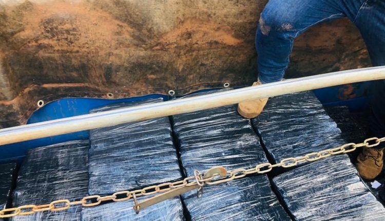 Caminhão com maconha é apreendido no Paraguai 