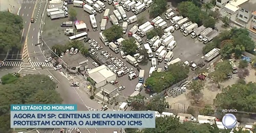 Centenas de caminhoneiros protestam contra o aumento do ICMS em SP