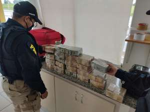 PRF apreende cerca de R$ 3 milhões escondidos com passageiro de ônibus em MS