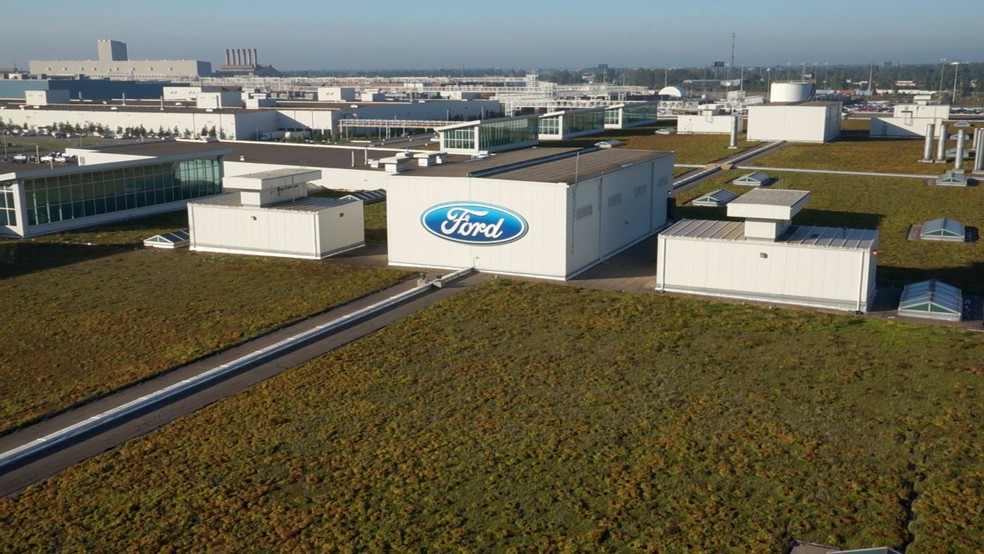 A Ford dobra investimentos em carros 