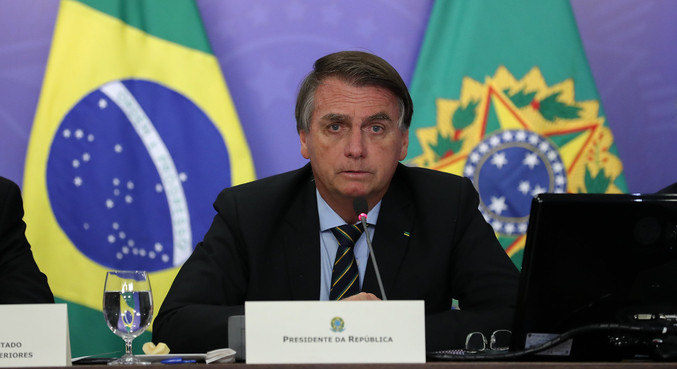 Bolsonaro assina texto para a volta do auxílio emergencial 