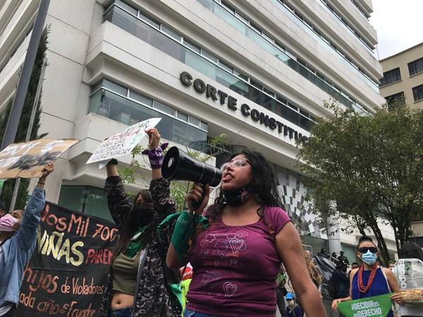 Em caso de estupro Equador legaliza aborto 