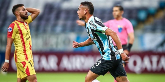 Grêmio ganha do Aragua por 8x0 