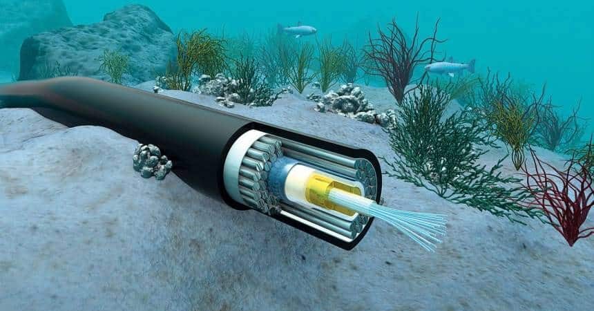 O primeiro cabo submarino que liga o Brasil ao continente europeu vai começar a funcionar 