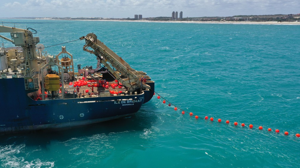 O cabo submarino entre Brasil e Portugal irá oferecer internet rápida para os usuários 