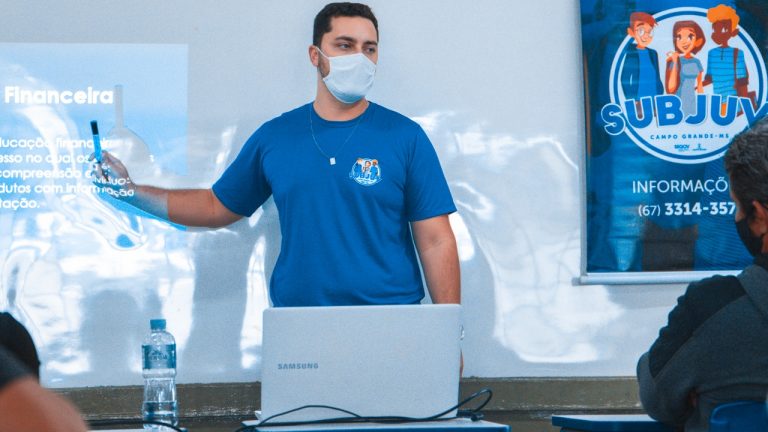 Prefeitura leva curso de Economia e Finanças para jovens da região do Portal Lagoa