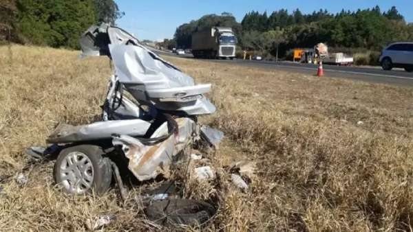 Pais e adolescente de 13 anos morrem em grave acidente no interior de SP