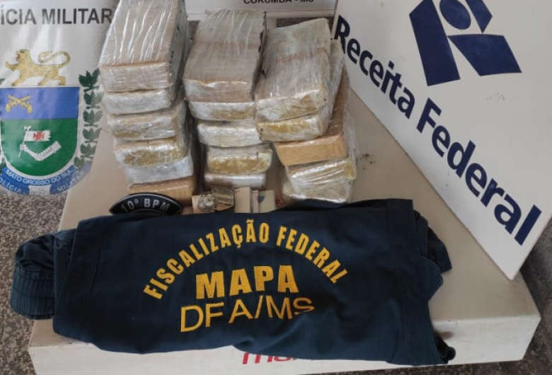 Mulher é pega em fronteira com 17 kg de cocaína 