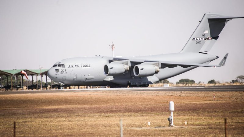 Avião militar americano chega em Campo Grande 