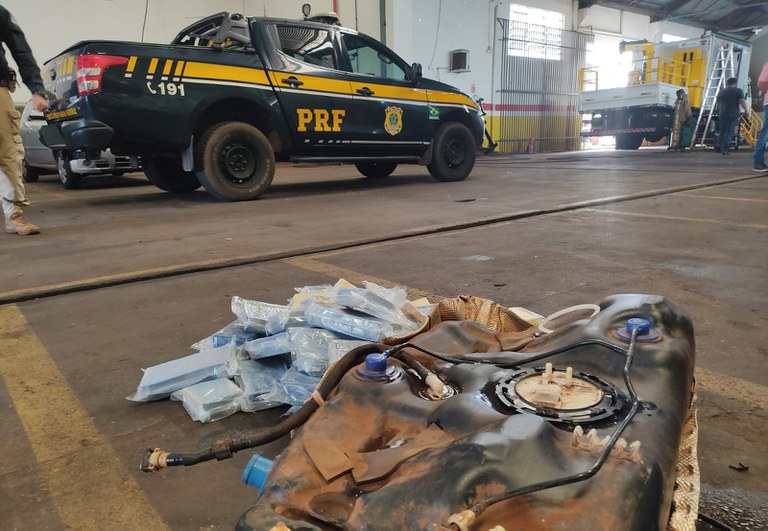 PRF apreende droga escondida em tanque de combustível em cidade de MS