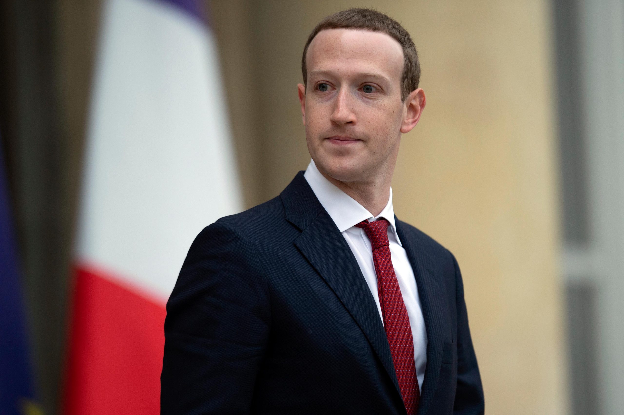 Após falhas no WhatsApp Mark Zuckerberg perde US$ 6 bilhões