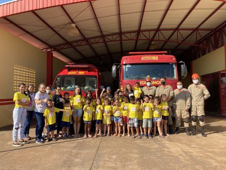 Corpo de Bombeiros Militar em Sidrolândia recebe visita das crianças do Instituto Apascentar