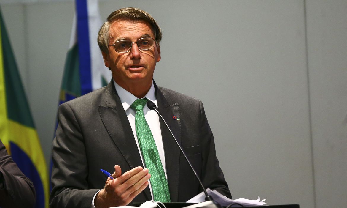 Bolsonaro recua e passa a defender voto eletrônico: 'Vai ser confiável'