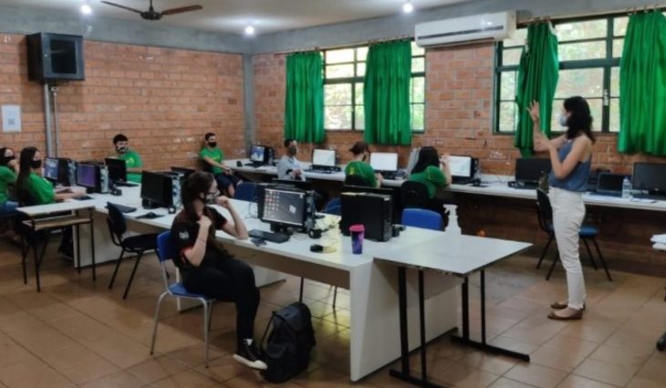 Oficinas tecnológicas são ministradas em escola estadual de Dourados