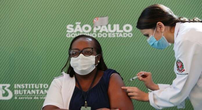 A Vacinação completa um ano com 68% da população com duas doses