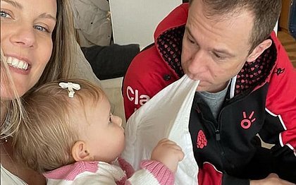 Tiago Leifert diz que chora escondido para que a filha, diagnosticada com câncer raro não veja