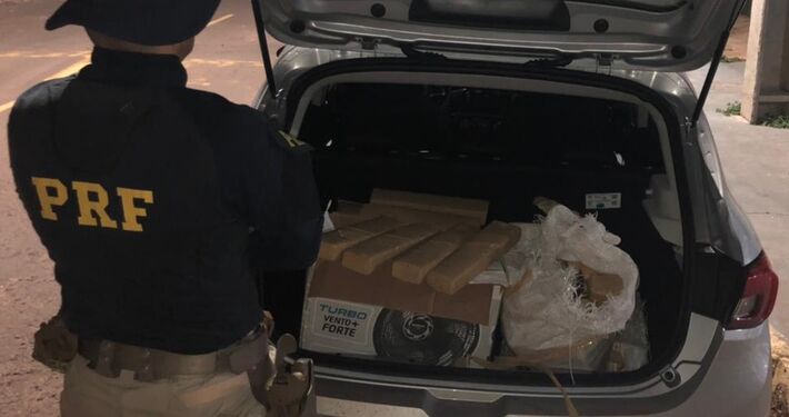 PRF apreende 115 Kg de maconha e prende dupla em Camapuã