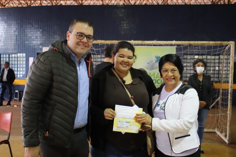 Alan Guedes participa da entrega dos cartões do programa Mais Social